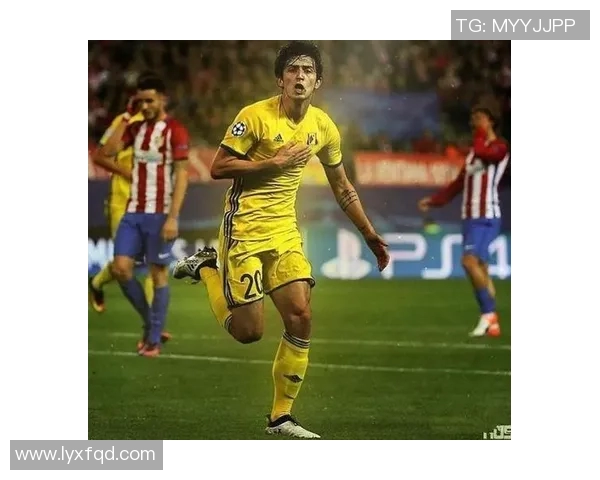 热爱运动的足球明星们如何通过坚持锻炼塑造完美身材与职业生涯